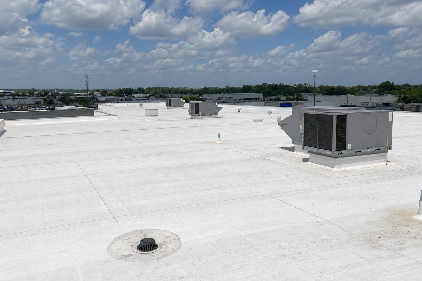 Commercial flat roof on an industrial building in Lakeland Florida